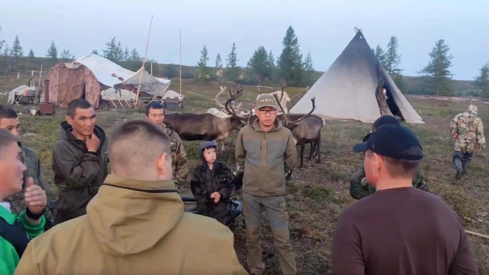 В Тазовском районе глава встретился с оленеводами